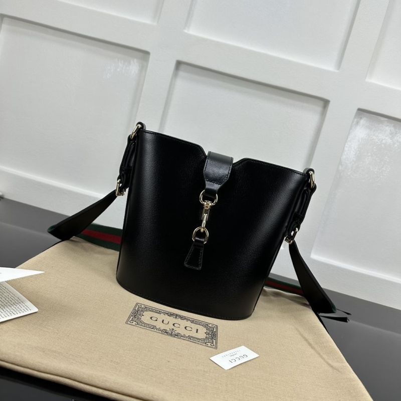 G*u*i bucket bags
